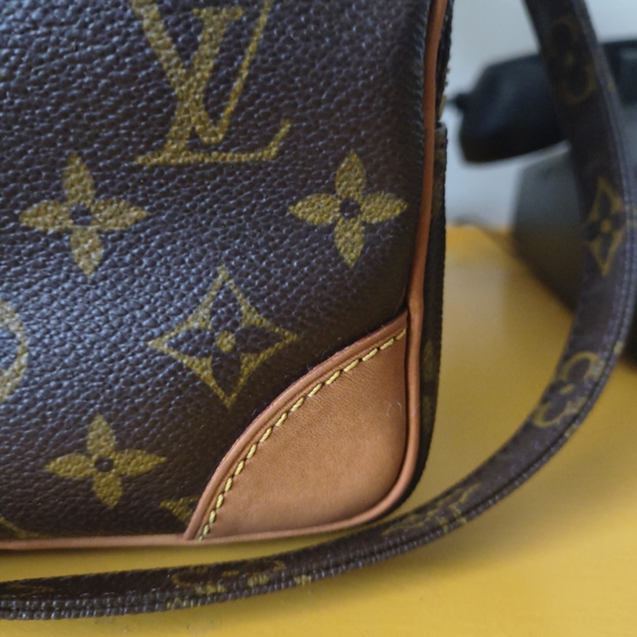 Louis Vuitton Brown Monogram Crossbody Bag - Picture 5 of 9